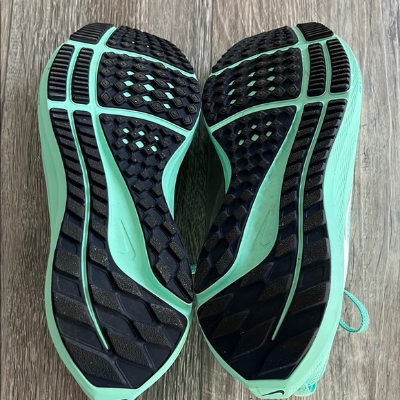 Nike Mint Green Running Shoes - Picture 6 of 10